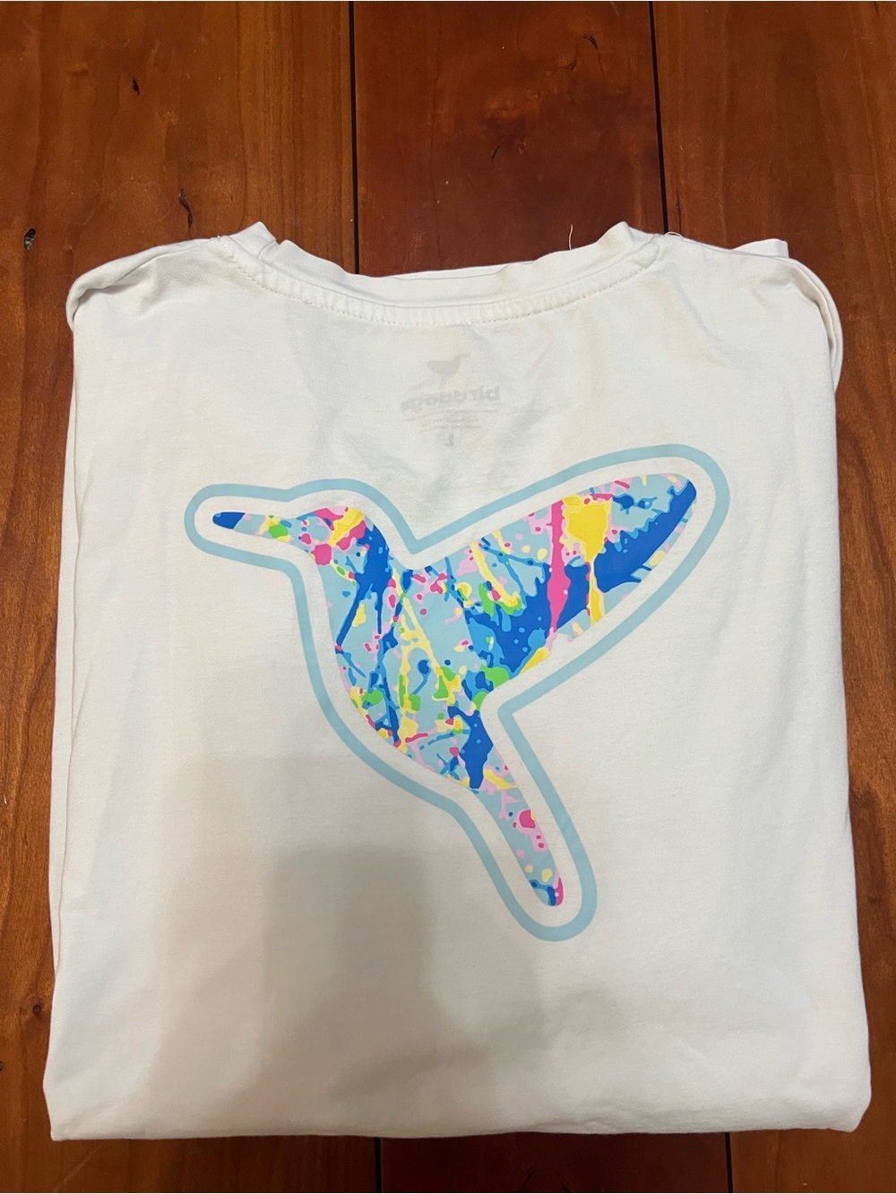 Birddogs White Tee with Multicolor Hummingbird —Great condition!